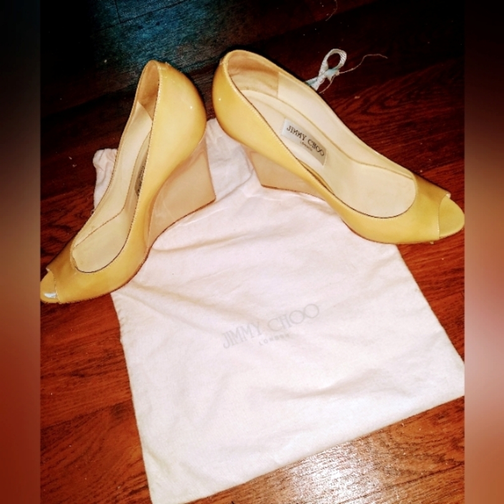 JIMMY CHOO 40 / 10 M RICH TAN PATENT LEATHER WEDGE HEELS ITALY